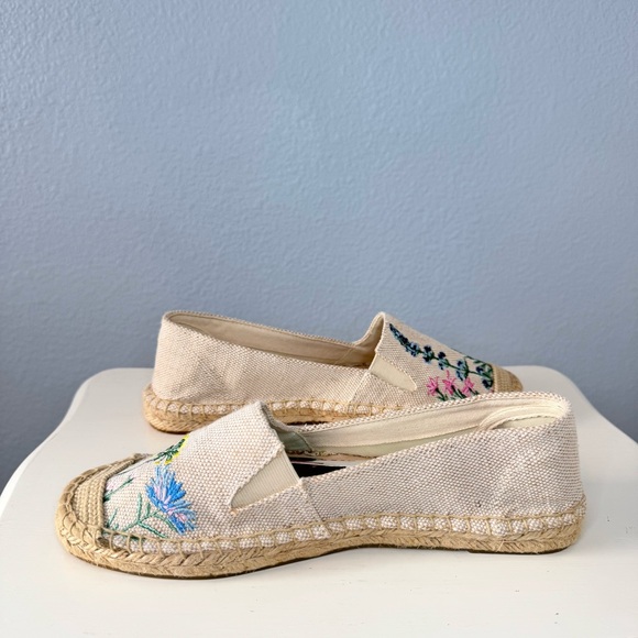 Joules embroidered floral slip-on espadrilles - Picture 8 of 9